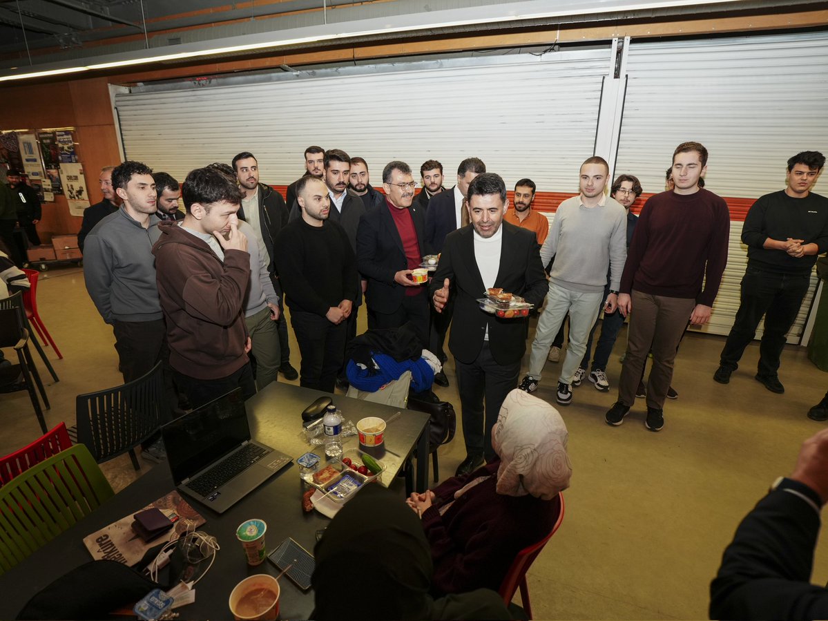 Ramazan 14🌙
📍İl Başkanlığımızda Tuval Boyama Atölyesi
📍 <a href="/yenisecmenist/">Yeni Seçmen İstanbul</a> &amp; <a href="/UNIAKIstanbul/">ÜNİAK İstanbul</a> Sahur
📍 UlaştırmaveAltyapıBakanYardımcımız <a href="/OsmanBoyraz/">Osman Boyraz</a> ile İTÜ'de Sahur