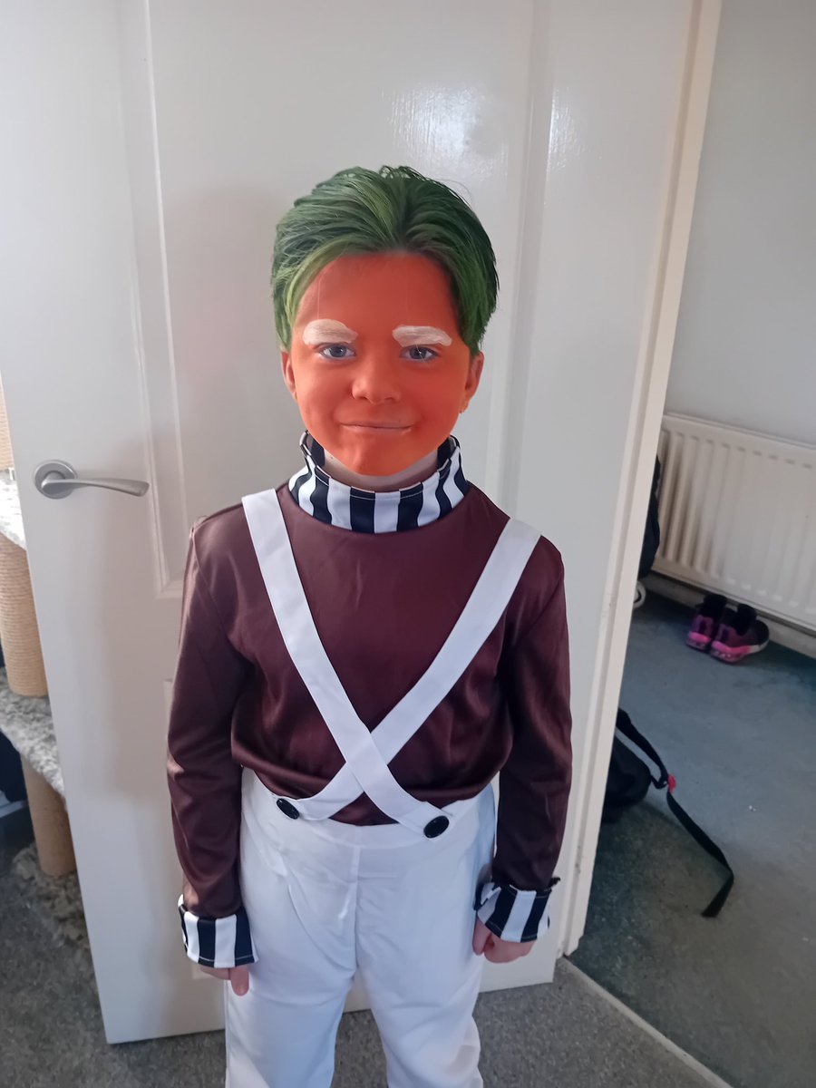 mandypops1984's tweet photo. These 3 ready for world book day as umpalumpas @SwingatePrimary https://t.co/9lqvNxIZ2H