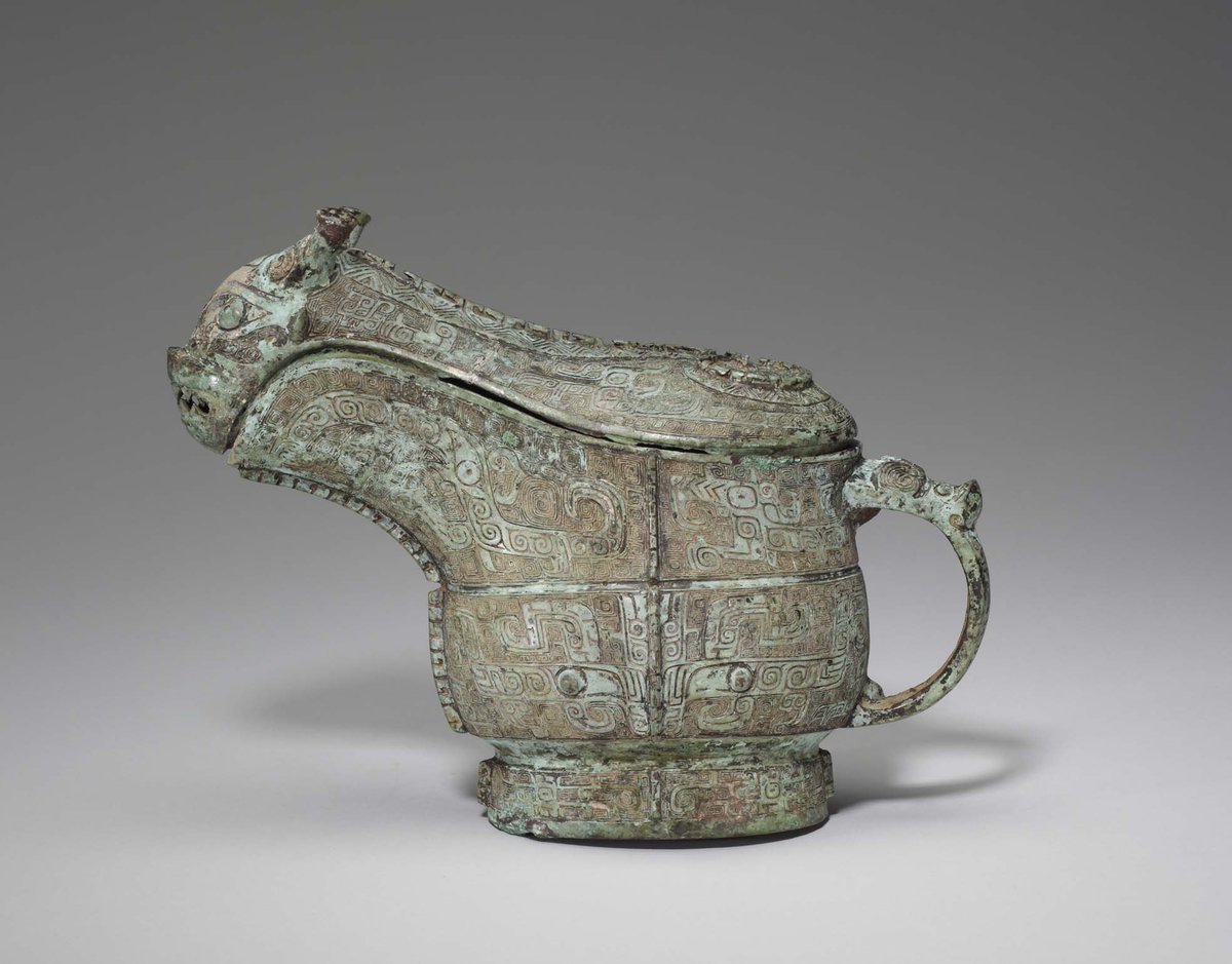 artsofasia2015's tweet photo. An article from Arts of Asia about ancient Chinese bronze gong wine vessels is available to read online! The gong, a type of ritual wine container, emerged as a distinctive form in the late Shang dynasty (circa 1300–1046 BC) and continued …read more at https://t.co/csJ5DUsXXG https://t.co/eyArhnrlB6