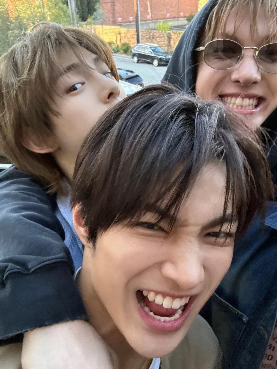 keonho pics tweet media