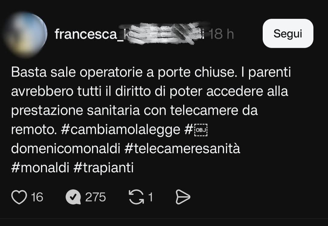 Me li immagino i parenti in versione umarell...
"Io avrei usato un filo di sutura 6.0"
"Ma inclina di più quel trocar!"
"La pressione sta scendendo, io farei una mezza fiala di adrenalina..."
"Ma secondo me l'anastomosi andava fatta più a monte, eh"