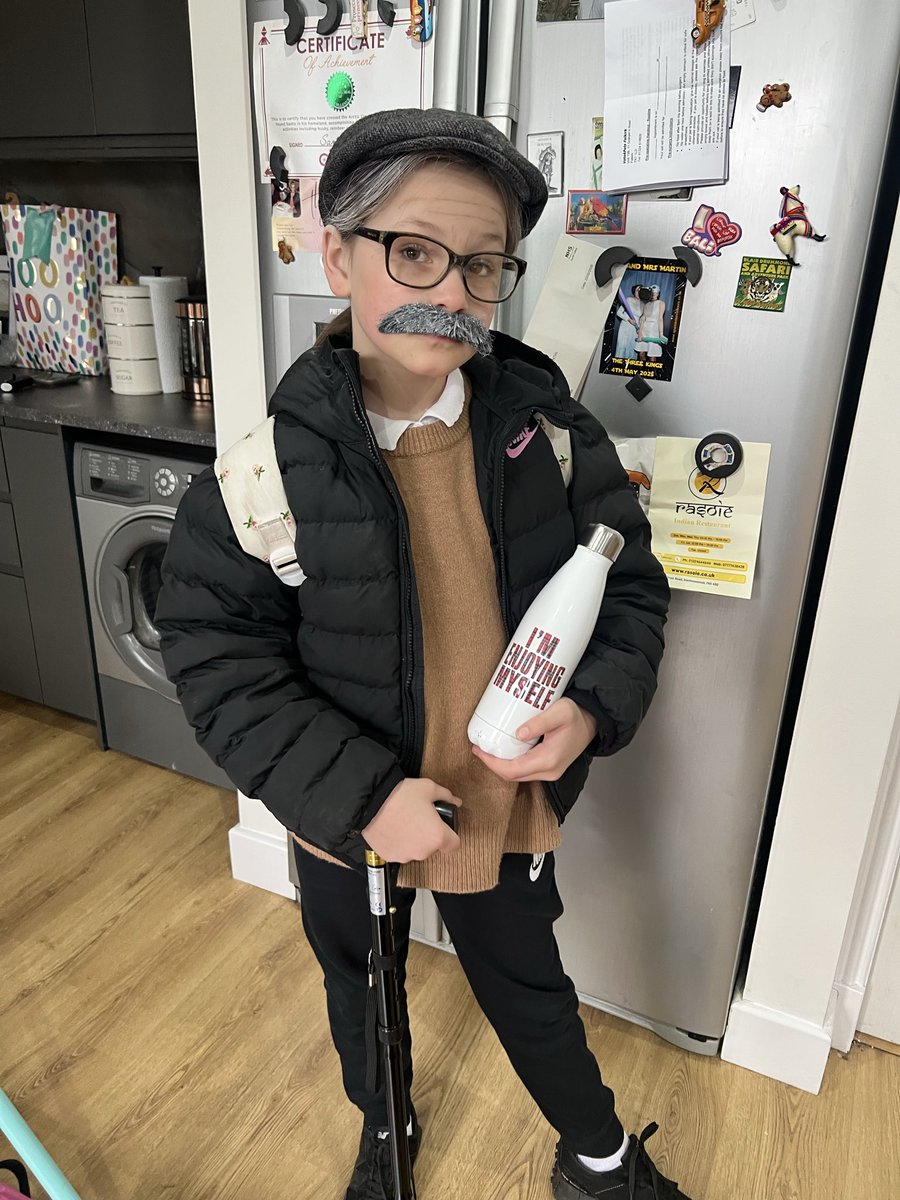 llyndassneddon's tweet photo. Mila and her friends dressed up as #stillgame cast for (I’m sure there is a still game book 😂🤷‍♀️ ) #WorldBookDay  @govindajeggy @FordKiernan1 https://t.co/i8g8ldPvUT