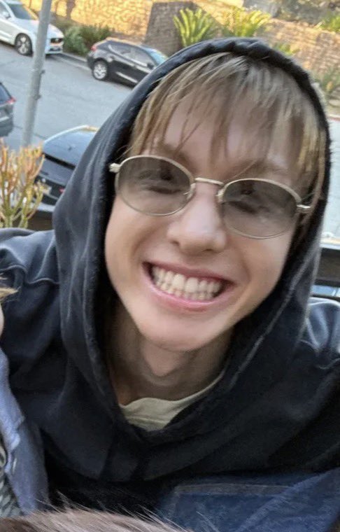 marstnee's tweet image. martin never stop smiling 🥺 please world be kind to him &amp;lt;3 :c