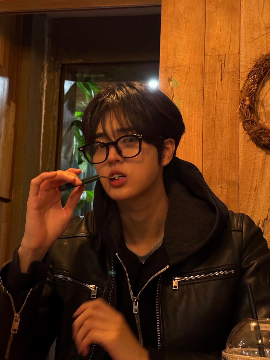 금찬 tweet media