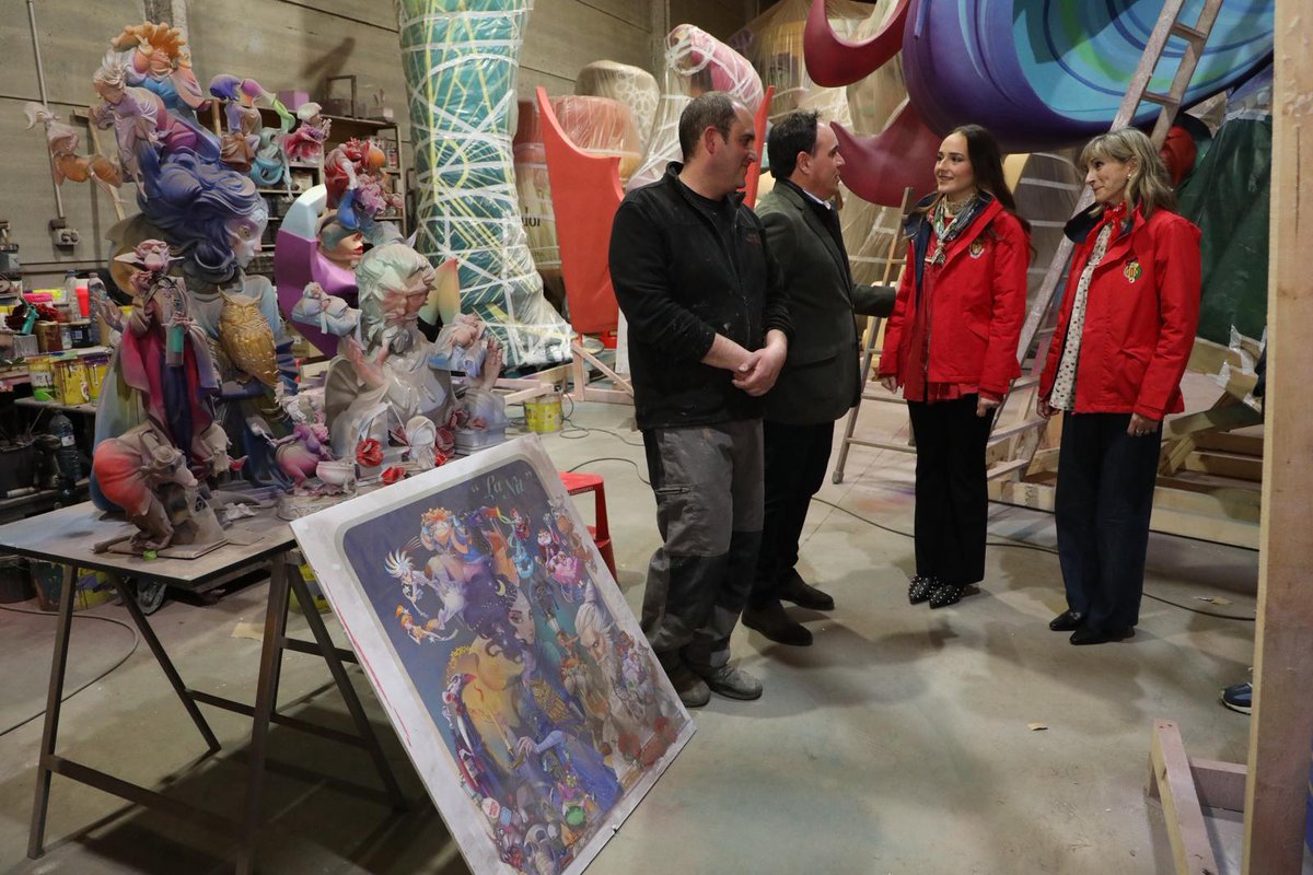FalladelPilar's tweet photo. Ahir el president de la Generalitat, Juanfran Pérez Llorca, va visitar el taller del nostre artista, Paco Torres.
Moltissimes gràcies per reconèixer la tasca dels artistes fallers, i el seu paper fonamental en la festa.
#falles2026 #PacoTorres #FallaPlaçadelPilar https://t.co/OpPBk6thV9