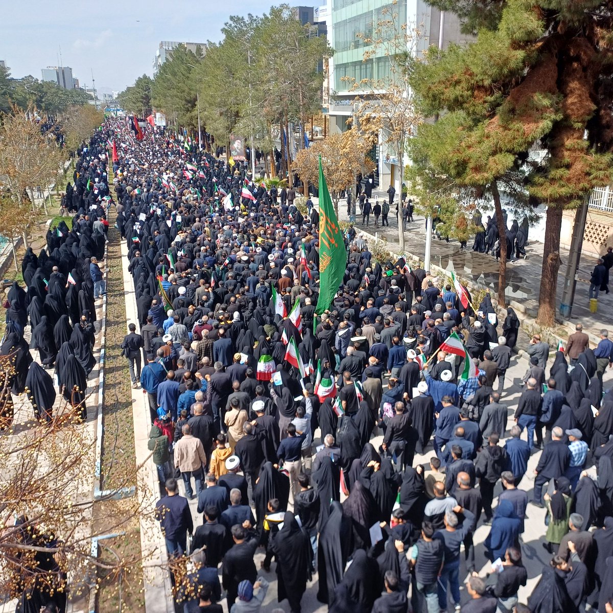 Tahmine_84's tweet photo. بکشید ما را!
ملت ما بیدارتر می‌شود...
این است ثمره خون شهید!
#قهرمانان_کرمانی https://t.co/ykXCVdDiHg