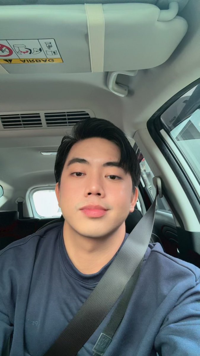 Chandevv's tweet photo. Took a selfie (with filter) kasi ang ganda ng lighting https://t.co/fwsKnx9Qvb