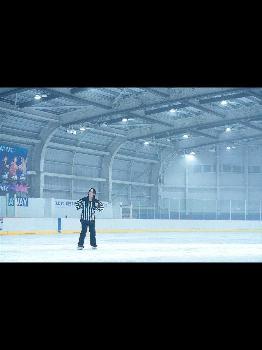 MAINSTREAM tweet media