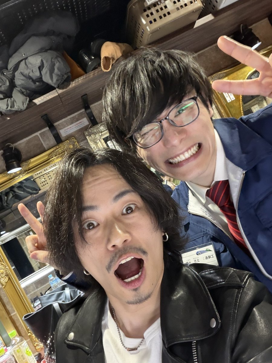 hrht1484's tweet photo. GOKKO主催舞台 #バズハグ

2日目終。
僕の日替わりキャスト日でした。　
お忙しい中、そして色んなエンタメに溢れている中、今作を選び足を運んでくださって本当にありがとうございました。

明日からは今作プロデューサーとして引き続き支えていきたいと思います。

『ありがとうございました！！』 https://t.co/rMQaNL9zlG