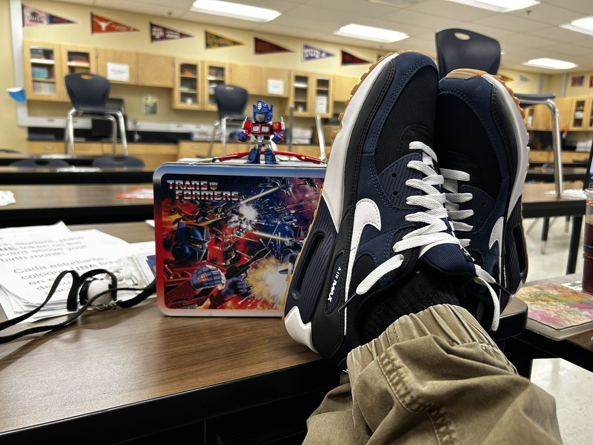 MrGSkyhawk's tweet photo. Math hasn’t changed since the 1900s so here’s some old school vibes for #ThrowbackThursday during #MathSpiritWeek AirMax 90s and of course the GOAT of all GOATs Optimus Prime🔵🔴
#SkyhawkPride💚💙 #RaineysRowdies https://t.co/kMKUQ94rGr