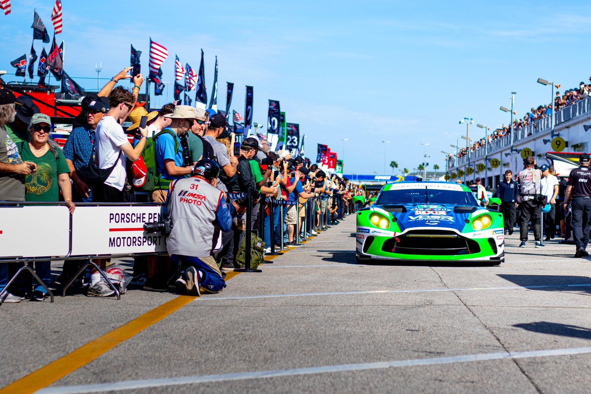 Carl Bennett tweet media