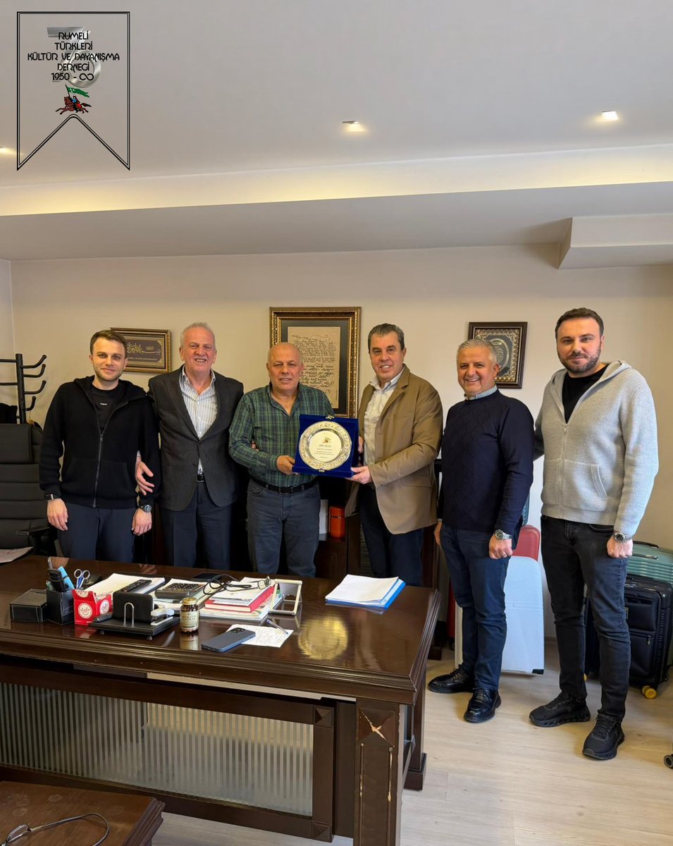 Kıymetli bağışçılarımızdan, değerli iş insanı İrfan Çavuşoğlu’nu iş yerinde ziyaret etmenin mutluluğunu yaşadık. 🤝

Derneğimize vermiş olduğu kıymetli desteklerden dolayı, başkanımız Özcan Sönmez tarafından kendisine bir teşekkür plaketi takdim edildi.

Samimi sohbetlerin ve