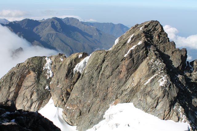 RugoteTours's tweet photo. One destination you must add to your travel bucket list is hiking the majestic Rwenzori Mountains ⛰️

Known as the Mountains of the Moon, they host Africa’s 3rd highest peak and rare equatorial glaciers. A true paradise for adventure lovers.

Book your Rwenzori hiking adventure with us and experience the thrill🥾
#ExploreUganda