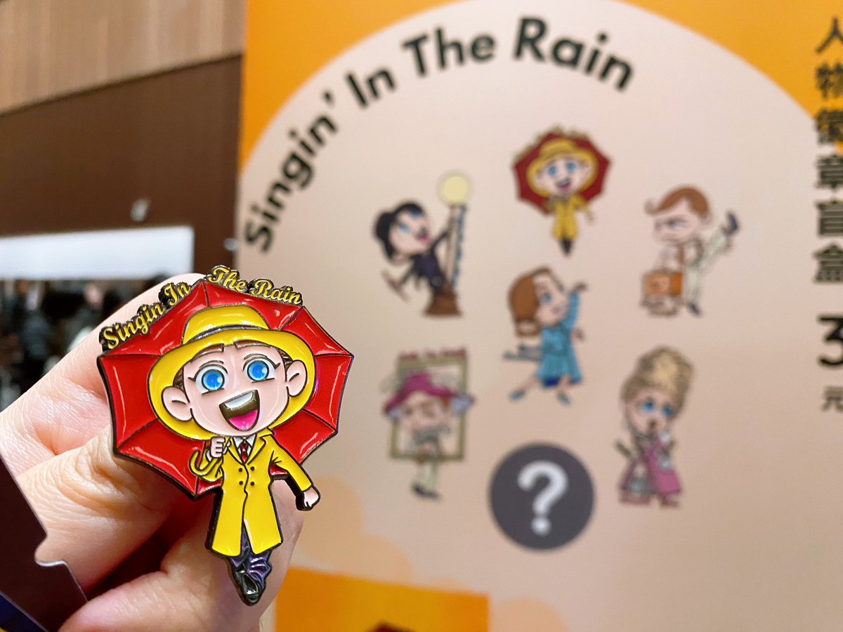 ligolee's tweet photo. SINGIN’ IN THE RAIN
子供の頃大好きだった映画のミュージカルを観てきた。レインコートを着てミュージカルを観るのが初めてで、めっちゃ楽しかった。水結構浴びてた(笑 https://t.co/IQPut1Lf8E