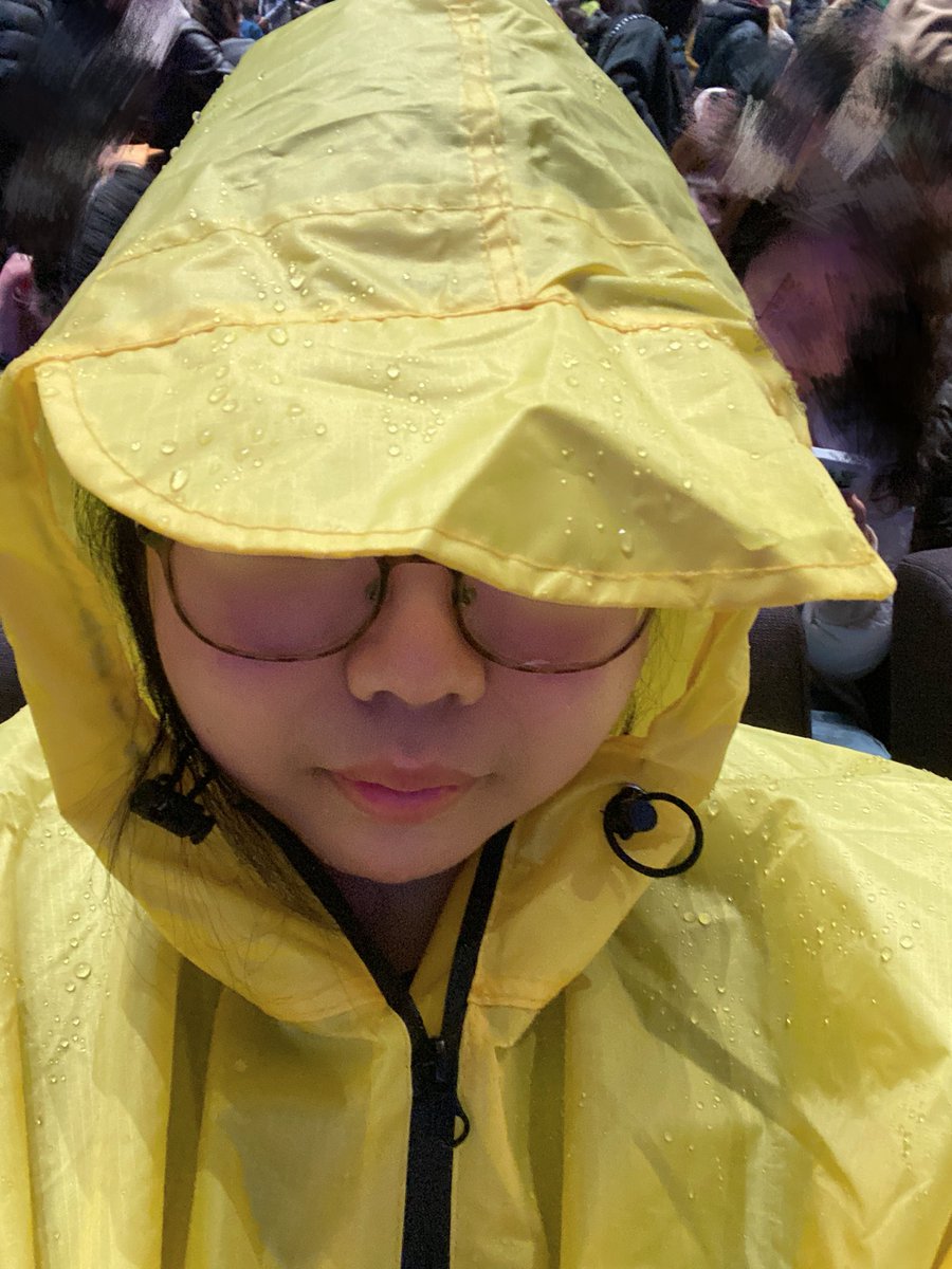 ligolee's tweet photo. SINGIN’ IN THE RAIN
子供の頃大好きだった映画のミュージカルを観てきた。レインコートを着てミュージカルを観るのが初めてで、めっちゃ楽しかった。水結構浴びてた(笑 https://t.co/IQPut1Lf8E