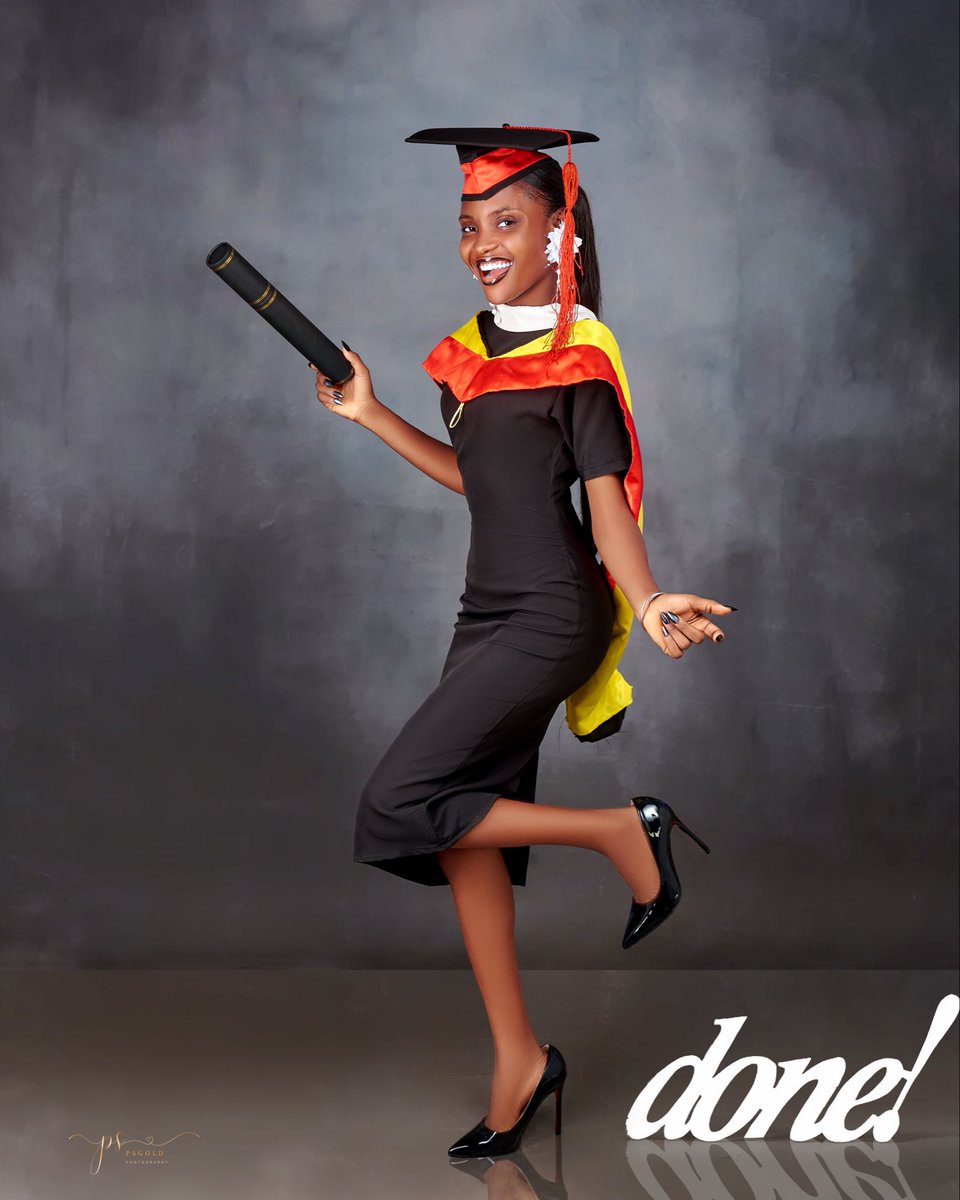 OreJemmie's tweet photo. What a good time to be a GRADUATE👩‍🎓 
Re-Introducing Raheem Jemilat A. 
Bachelor of Technology in Botany 💕🎊
I showed up, But GOD DID🎉🤍

Dad’s sacrifices built this degree and I’m dedicating it to him🕊️💝 https://t.co/X2uLnZDFhF