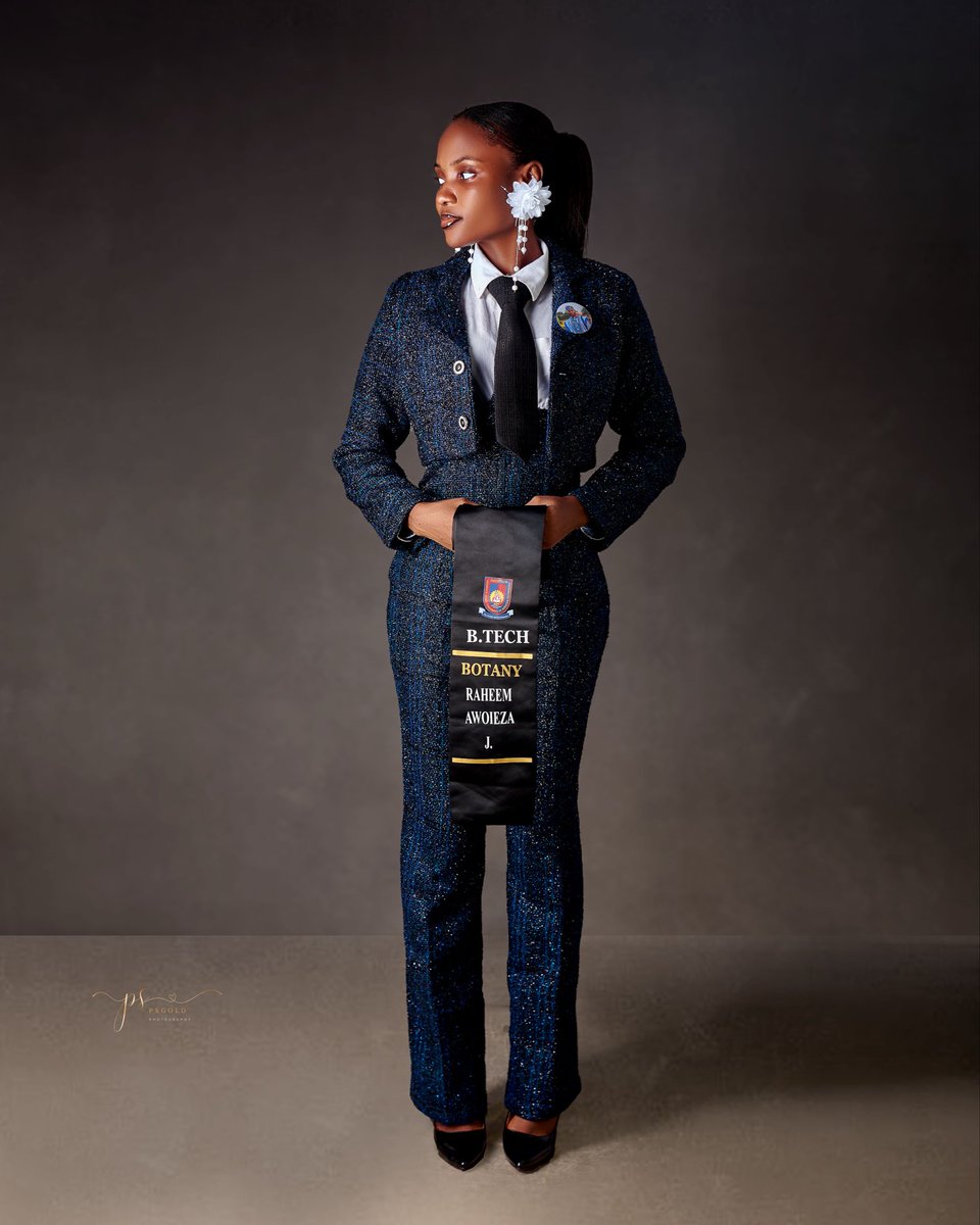 OreJemmie's tweet photo. What a good time to be a GRADUATE👩‍🎓 
Re-Introducing Raheem Jemilat A. 
Bachelor of Technology in Botany 💕🎊
I showed up, But GOD DID🎉🤍

Dad’s sacrifices built this degree and I’m dedicating it to him🕊️💝 https://t.co/X2uLnZDFhF