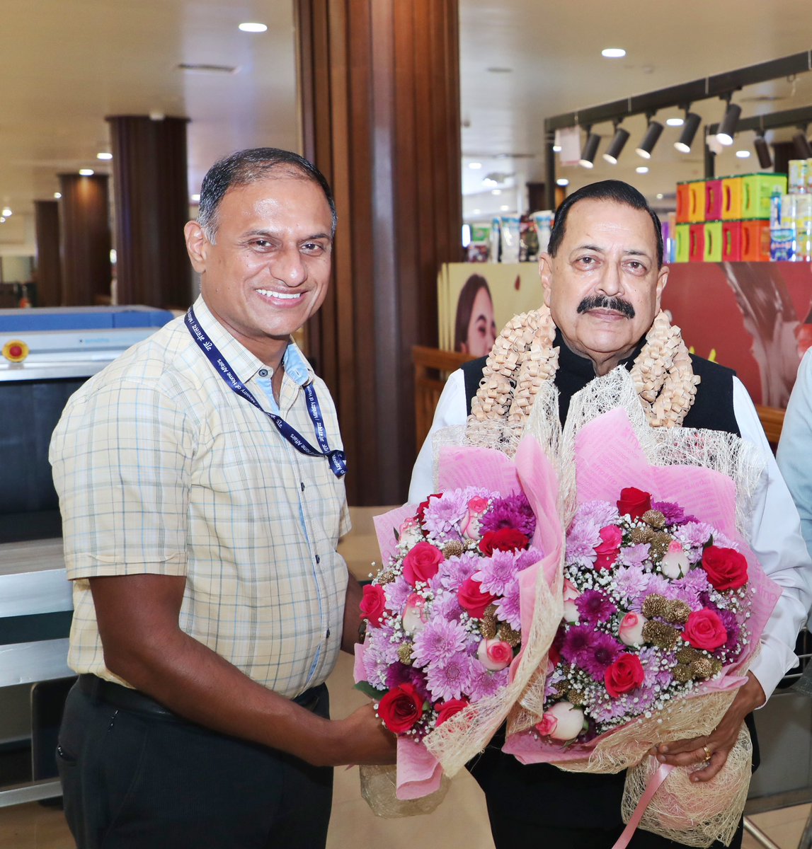 DrJitendraSingh's tweet image. Landed at #Kochi, Keralam, late this evening. 
      
A vibrant coastal city, known for splendid backwaters and world famous wellness centres …. currently gearing up for the upcoming State Assembly election.