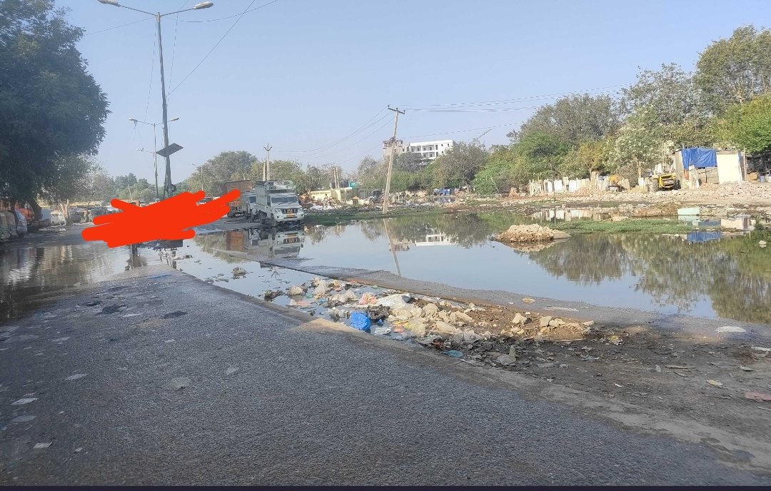 RakeshK32229480's tweet photo. Day 5.5 of travelling and doing my internship in Faridabad.
>Terrible waterlogging and sewage overflow on Faridabad Railway Road.
> @MCF_Faridabad  fix this issue.
>It is just 3 km from my workplace. 
> Location sant nagar sector 20A
2026.                                2022. https://t.co/Iiqb1Gr5Ck
