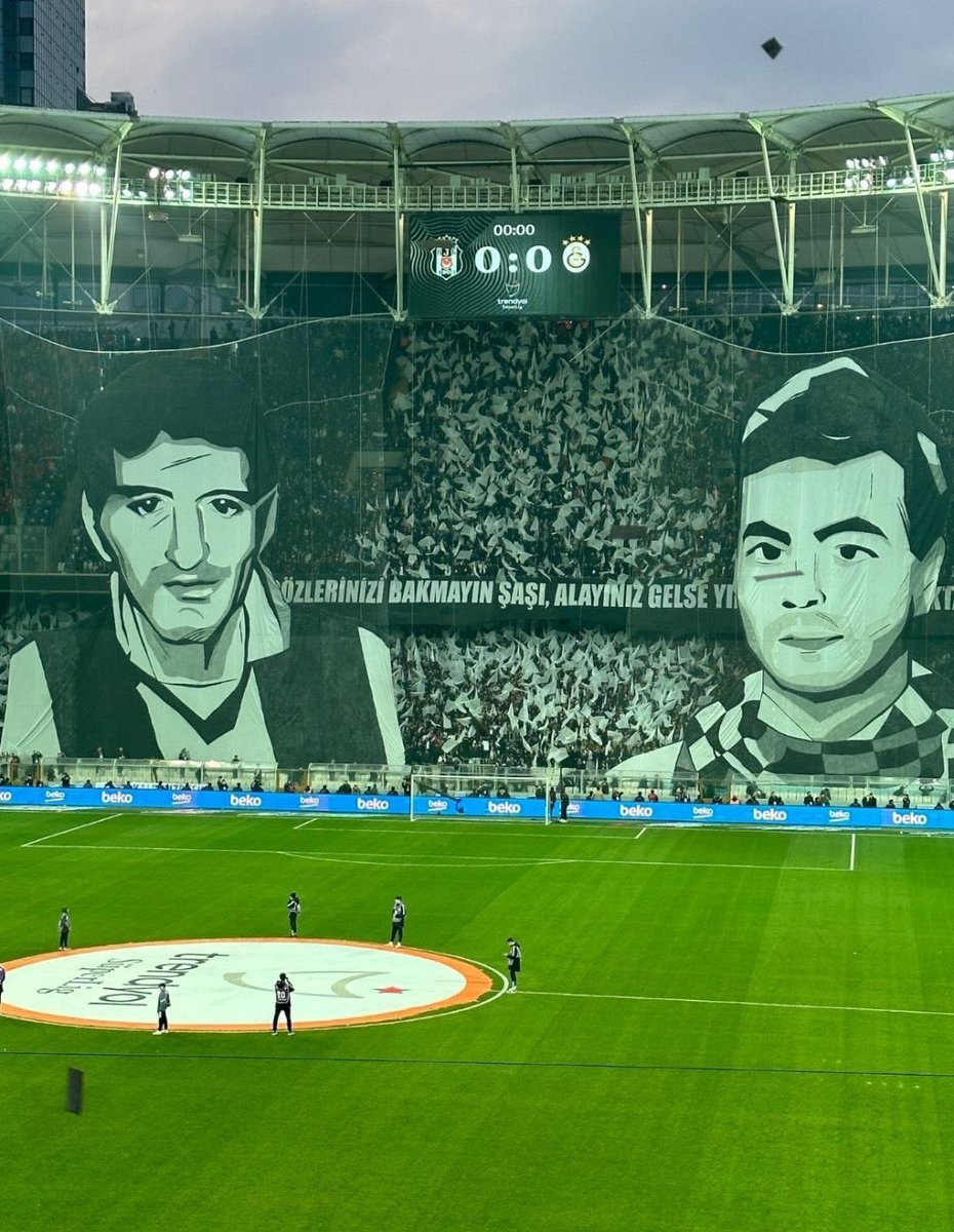 Beşiktaş-Galatasaray derbisi için satışa çıkan biletler sadece 2.26 saniyede tamamen tükendi. 🔥

An itibariyle sezonun en hızlı tükenenen maç bileti. 🦅 (Tribün Doluluk)