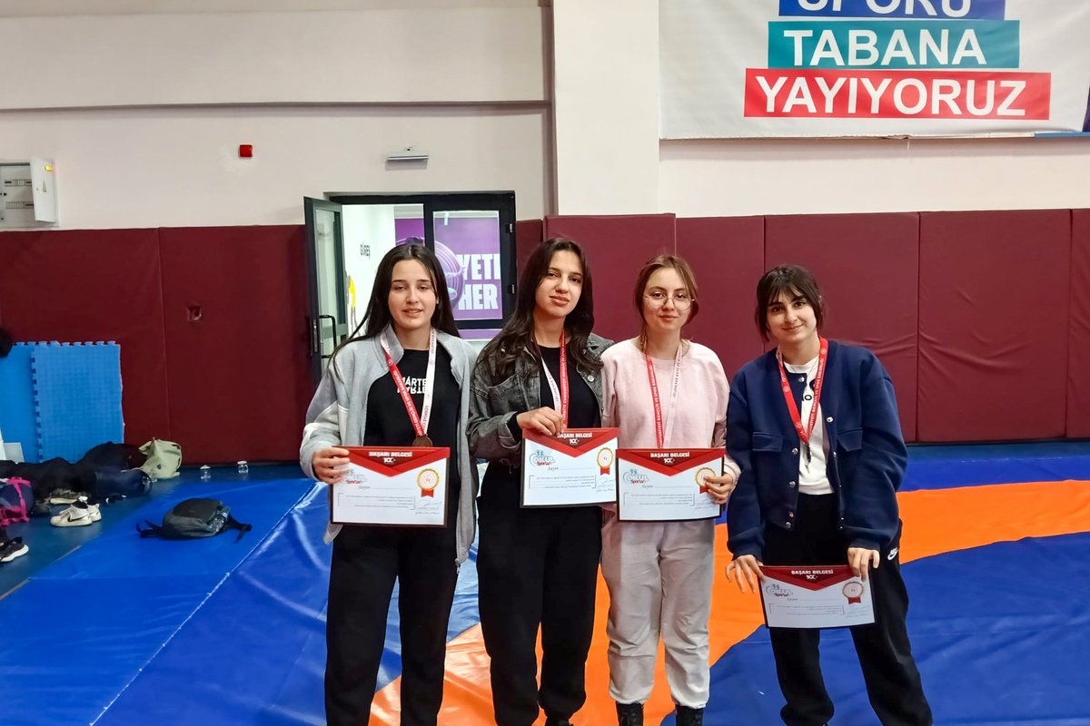 Öğrencilerimiz Güreşte Van İl Şampiyonu Oldu.
catak.meb.gov.tr/www/ogrenciler…

<a href="/tcmeb/">Millî Eğitim Bakanlığı</a> <a href="/Yusuf__Tekin/">Yusuf Tekin</a> <a href="/tcvanvaliligi/">T.C. Van Valiliği 🇹🇷</a>
<a href="/valiozanbalci75/">Ozan Balcı</a> <a href="/VanilMem/">Van İl Milli Eğitim Müdürlüğü</a>
<a href="/bycandiroglu/">Bilal Hoca</a> <a href="/CatakKaymakam/">T.C. Çatak Kaymakamlığı</a>
<a href="/Hamdina09755996/">Hamdiinan</a>