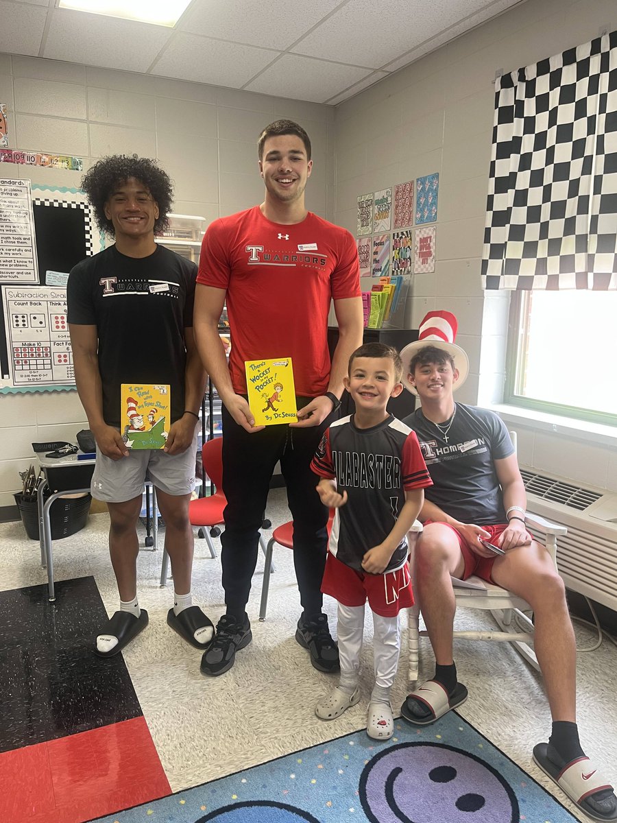 TrentSeaborn's tweet image. Great couple days for #ReadAcrossAmerica reading with @WARRIORNATION20  at @Alabasterk12  elementary and intermediate schools. 

Awesome getting to read to my little brother and sister’s classes too. 📚