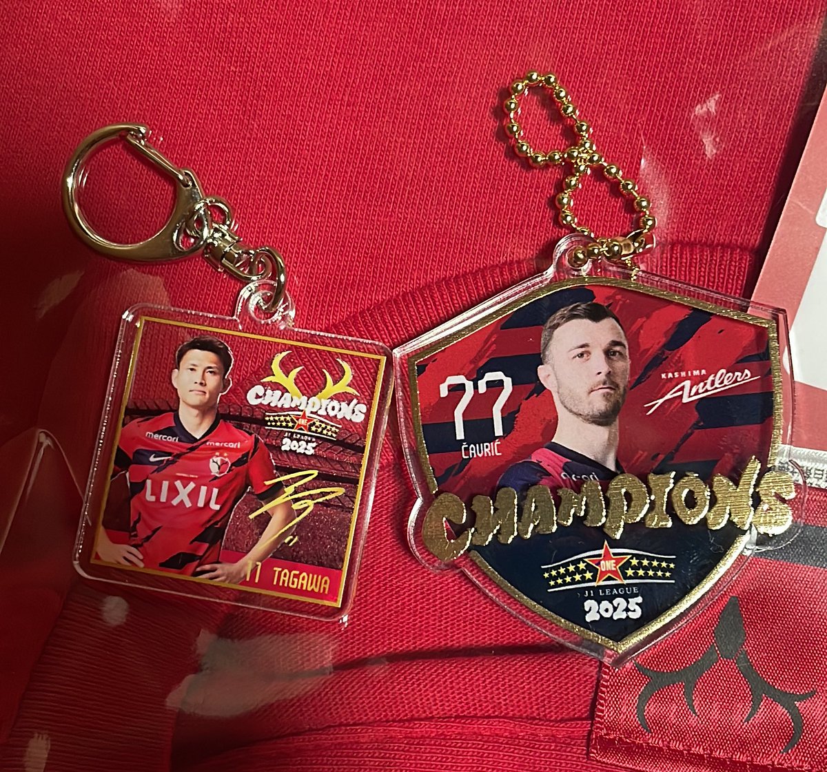 どなたか鈴木優磨選手のキーホルダーと交換してくださる人いません