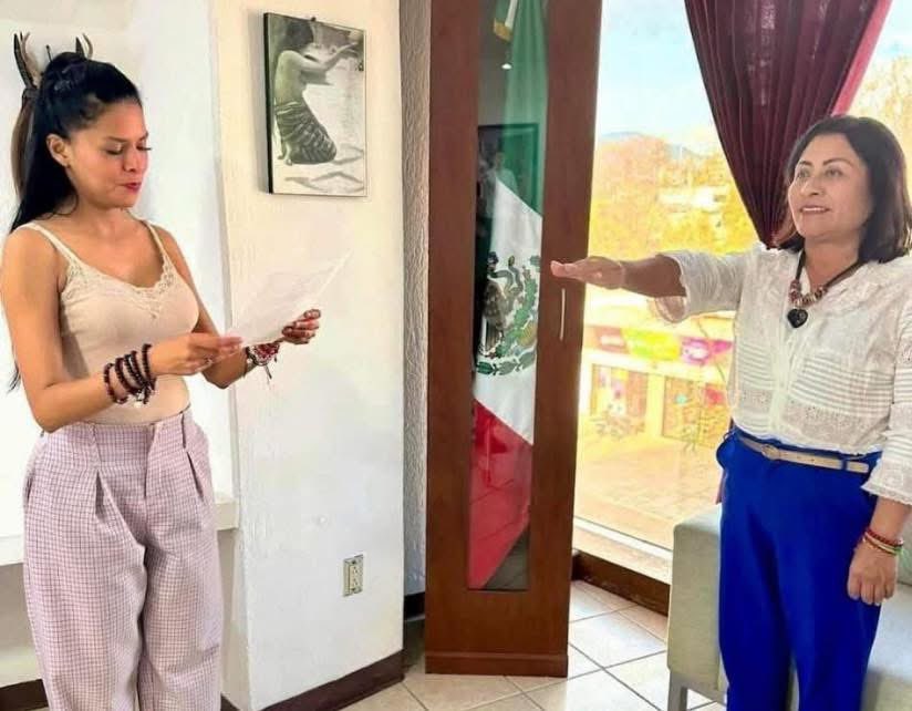 Salomón se burla de los oaxaqueños. 
A Angélica García Pérez la quita del cobao por presuntas irregularidades pero la premia con una subsecretaria de Educación Pública. La quita de un lugar y la pone en otro. 
La corrupción a todo lo que da con Salo.