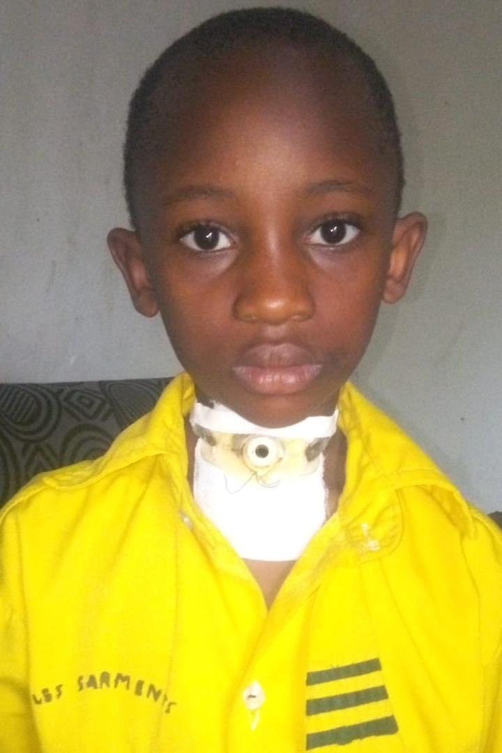 Uyu mwana yitwa NSHIMIRIMANA Christa Berenice yagize amahirwe yo kuronka ubufasha aho agiye kuvurwa mu bufaransa kuwa Kane itariki 12/05/2026 afashijwe n’ikigo « Le bon Samaritain ». Umuryango wiwe uratakambira uwo wese yogira icatanze kugira aronke uburyo bujanye no kuronka