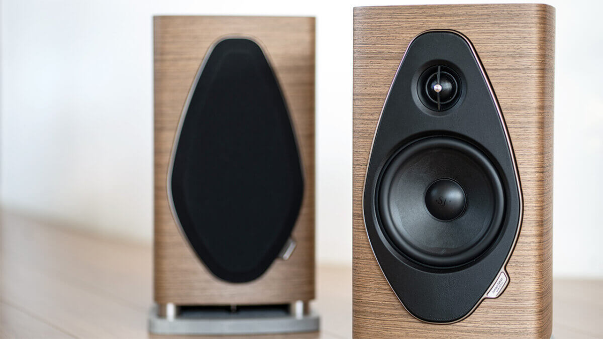 fairaudio_de's tweet photo. TEST Holz, Leder, Lautenform – das kennen wir von Sonus Faber. Doch was hat es mit dem Betonsockel auf sich, den die Italiener dieser Kompakten.. https://t.co/0xmTUrv9ju

#hifitest #hifi #test #fairaudio #highend #lautsprecher #kompaktbox #SonusFaber #SonettoIIG2 #AudioComponents https://t.co/4mwWeqX8GS