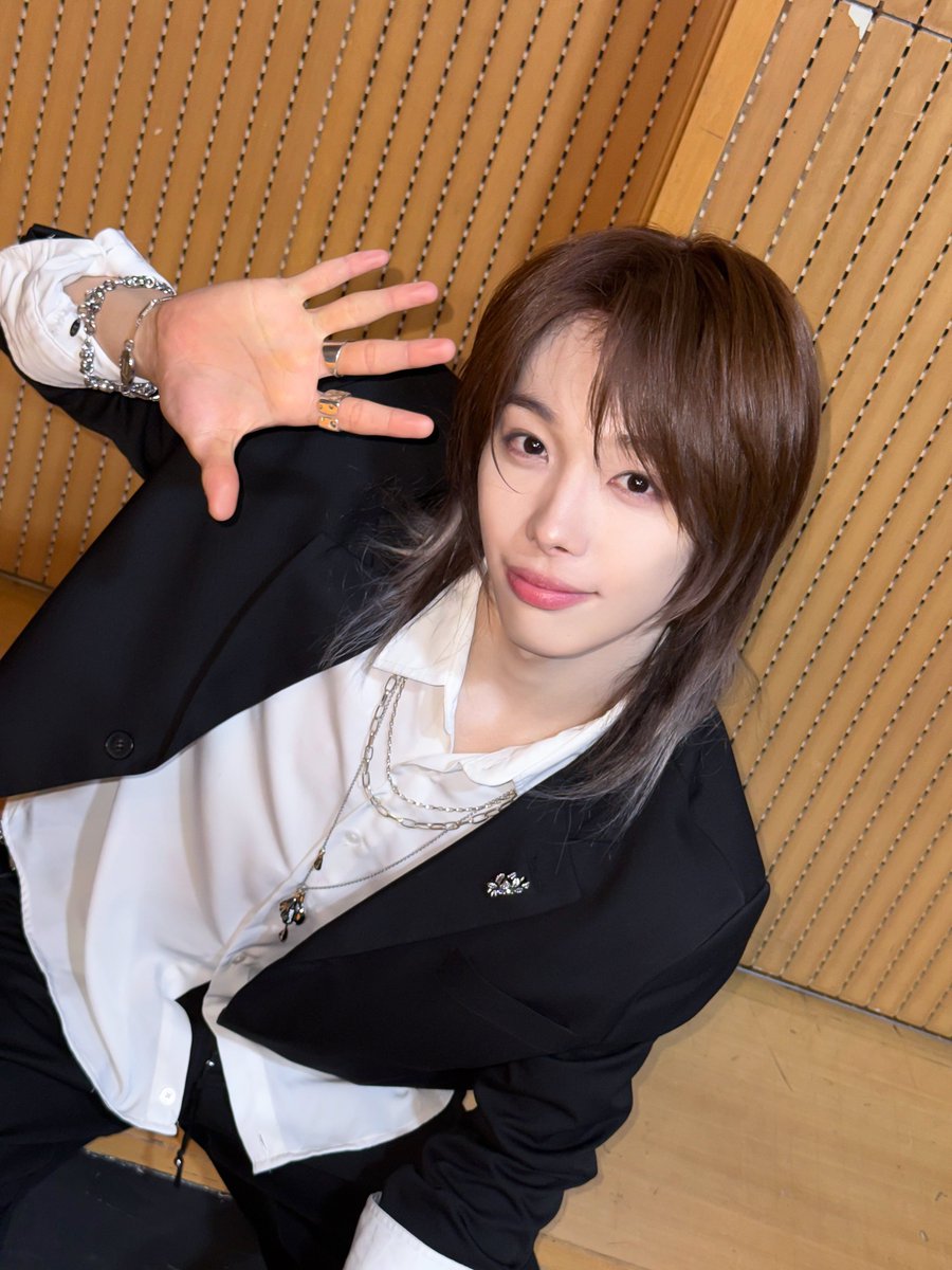 TUNEXX_official's tweet photo. 🕶️

#TUNEXX #튜넥스
#Taira #타이라
#SET_BY_US_ONLY
#내가_살아있다는_증거 https://t.co/yfcJLI6EVn