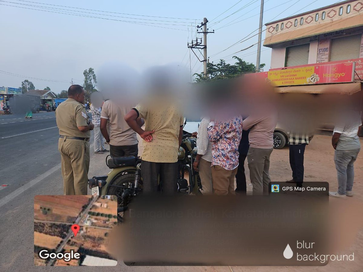 ಅಪಘಾತ: 
ಇವೆಂಟ್ ಐ.ಡಿ.2577192, ದಿ:04-03-2026 ರಂದು 112ಗೆ ಕರೆ ಮಾಡಿ ಡಿ ಶೆಟ್ಟಿಹಳ್ಳಿ ಗೇಟ್ ಬಳಿ ಕಾರ್ ಮತ್ತು ಗೂಡ್ಸ್  ವಾಹನಗಳ ನಡುವೆ ಅಪಘಾತವಾಗಿದೆ ಎಂದು ತಿಳಿಸಿದ್ದು, ERSS ತಂಡ ಸ್ಥಳಕ್ಕೆ ಭೇಟಿ ನೀಡಿ ಜಗಳವಾಡದಂತೆ ಬುದ್ಧಿವಾದ ಹೇಳಿ, ದೂರುದಾರರಿಗೆ ಹೊಸಕೋಟೆ ಸಂಚಾರ ಠಾಣೆಗೆ ದೂರು ನೀಡಲು ತಿಳಿಸಿರುತ್ತಾರೆ.<a href="/112Karnataka/">112Karnataka</a>