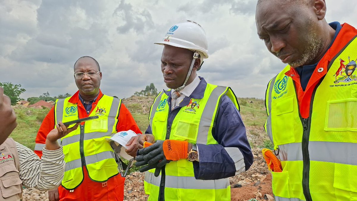 UNinUganda's tweet image. Earlier today, @1ZuluLeonard and Hon. @kyofakabuye2 visited the ongoing rehabilitation works at the Kiteezi Landfill in Kampala. Implemented by @UNHABITAT_ROAF with @KCCAUG and funded by the Government of Japan,the project is stabilizing the dumpsite. 
#SDG15 
#SDG13
