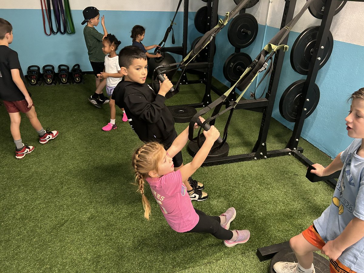 KerryTaylor15's tweet image. Hard Work, Structure, Teamwork, Competing. Setting the foundation that will carry them a lifetime. @TaylorFBAcademy 
TFA TAKEOVER

#girlsflagfootball #youthsports #training