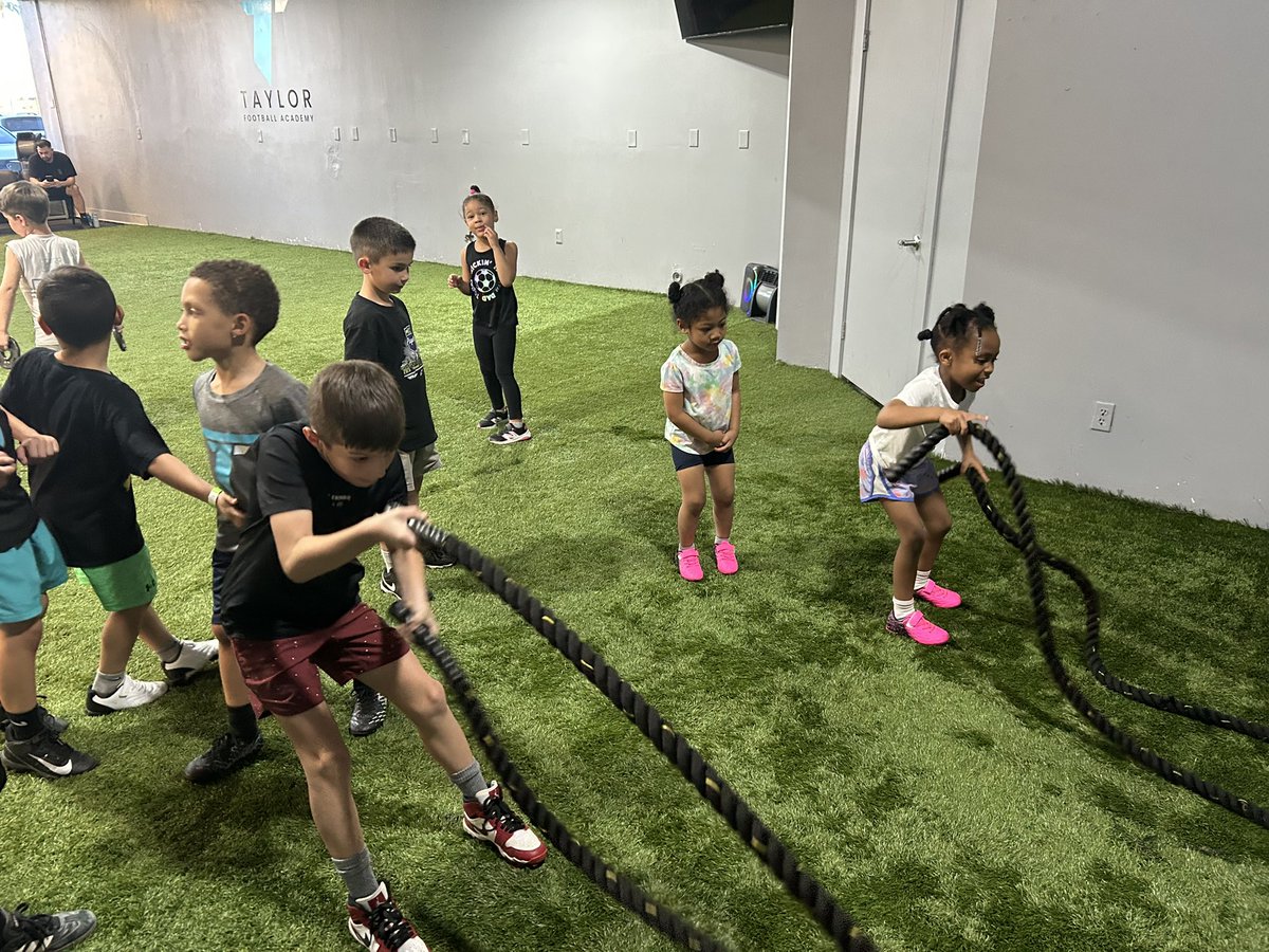 KerryTaylor15's tweet image. Hard Work, Structure, Teamwork, Competing. Setting the foundation that will carry them a lifetime. @TaylorFBAcademy 
TFA TAKEOVER

#girlsflagfootball #youthsports #training