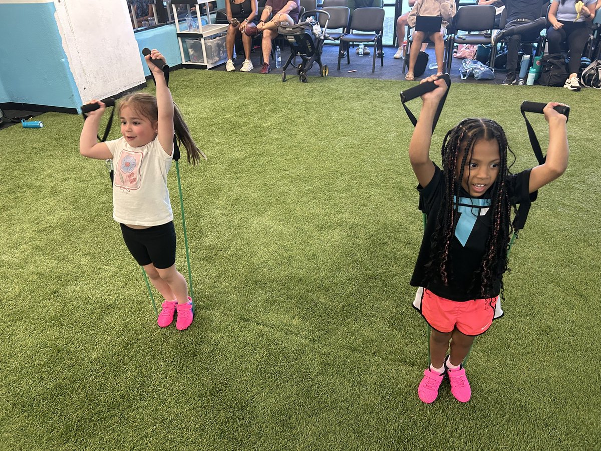 KerryTaylor15's tweet image. Hard Work, Structure, Teamwork, Competing. Setting the foundation that will carry them a lifetime. @TaylorFBAcademy 
TFA TAKEOVER

#girlsflagfootball #youthsports #training