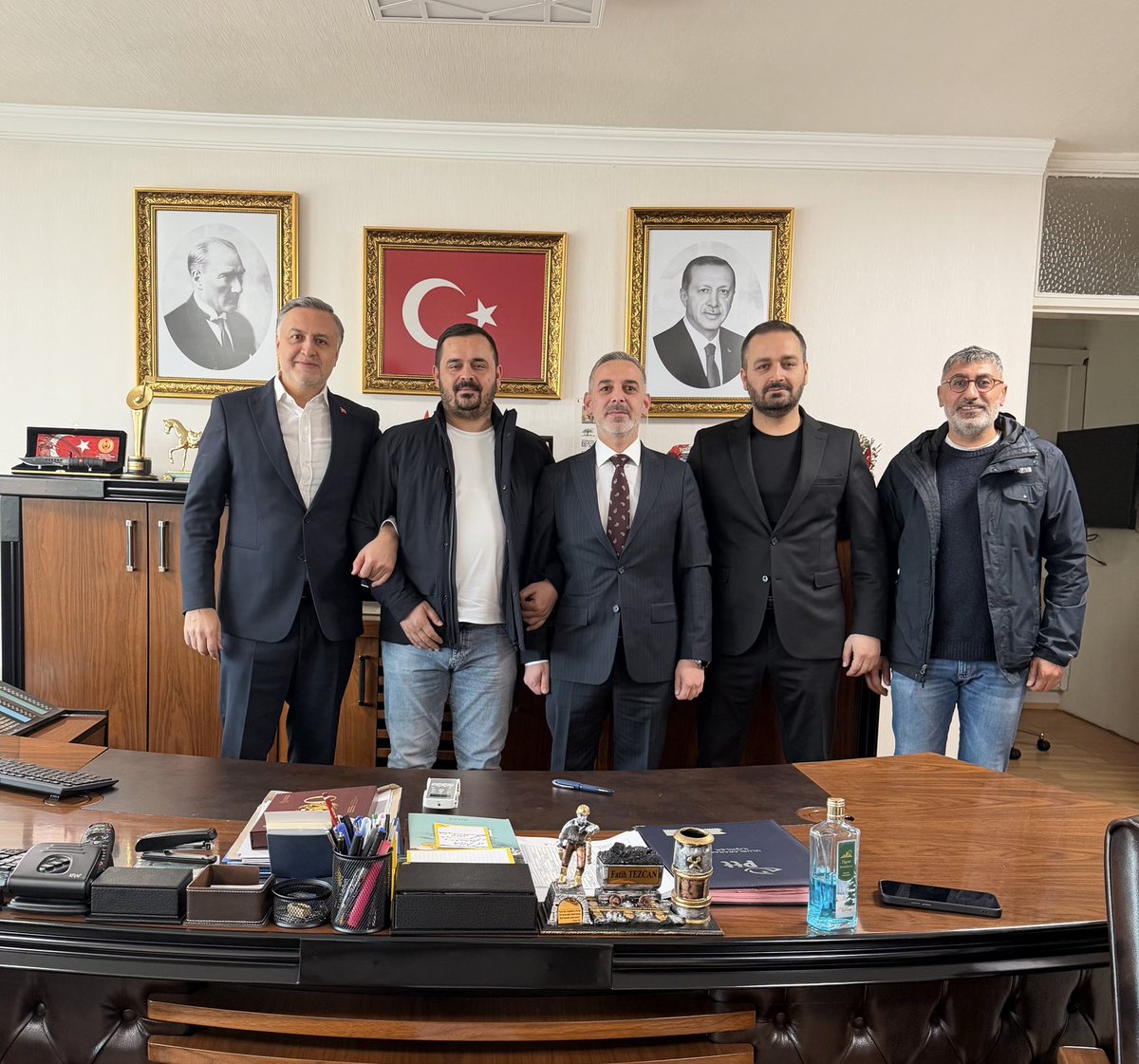 MMGurbuz06's tweet photo. PTT AŞ Genel Müdür Yardımcısı Kıymetli Abim Sn.Fatih TEZCAN’ı Ziyaret Ettim.
İlgi,Alaka Ve Misafirperverliği İçin Teşekkür Ederim.

@Fatihatezcan https://t.co/lbNNFfzTtD