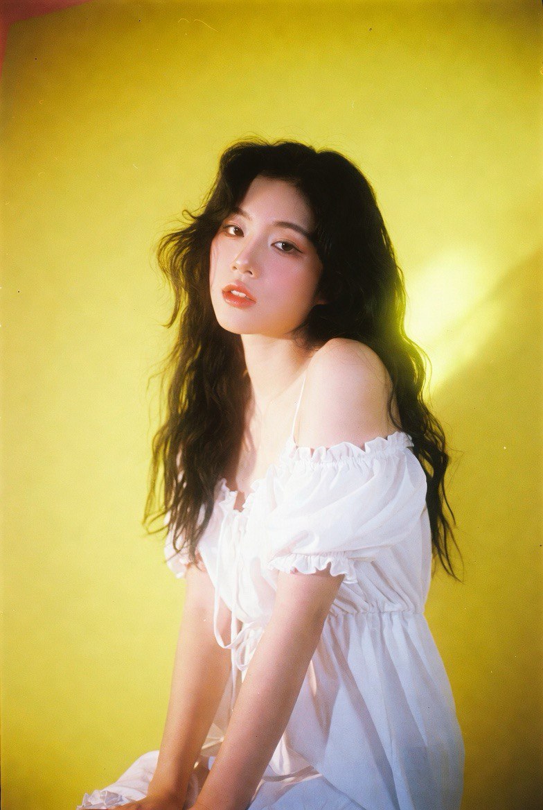 the__future's tweet image. what was she remembering in this moment
\
#aiart #filmphotography #softlight