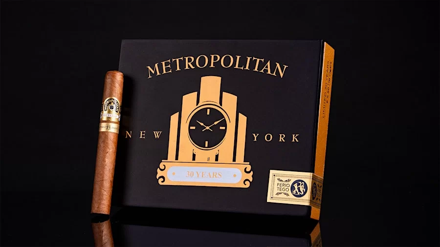 Flawlesscrowns's tweet photo. Ferio Tego’s Metropolitan 30 Years is a NYC cigar story: heritage, consistency, and a clean 6x50 Toro built for balance—not noise. Link below. @MichaelHerklots #feriotego #botl

https://t.co/EVJMkucXbA https://t.co/G9ULaAyhXj