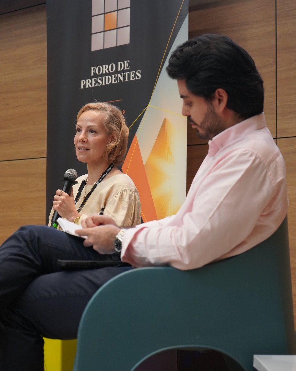 ClaudiaCaleroC's tweet photo. Estuvimos en el #ForoDePresidentes en @icesi, un espacio de conversación entre líderes empresariales sobre los retos y oportunidades del país. 

Compartimos reflexiones sobre la importancia de fortalecer la seguridad, avanzar en la modernización de la ruralidad y seguir impulsando la bioeconomía como motor de desarrollo sostenible para el campo colombiano.