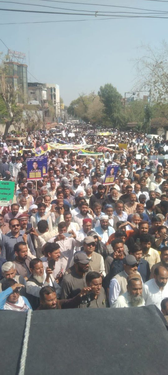 مان لو یہ ملتان ہے اور یہ بھی مان لیں کہ یہ گورنمنت ملازمین کا ٹھاٹھیں مارتا سمندر ہے