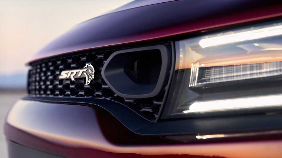 SportMotorMag's tweet image. 🔥 عودة محتملة لهيلكات؟
تقارير تشير إلى أن Dodge Charger قد تحصل مجددًا على محرك HEMI V8 فائق الشحن بقوة تصل إلى 777 حصانًا مع تحديث 2028 👀
الهدف؟ تعويض ضعف مبيعات النسخ الكهربائية وإرضاء عشاق الـ V8.
لا شيء رسمي بعد… لكن الهدير قد يعود قريبًا. 

#Dodge
#Charger
#Hellcat