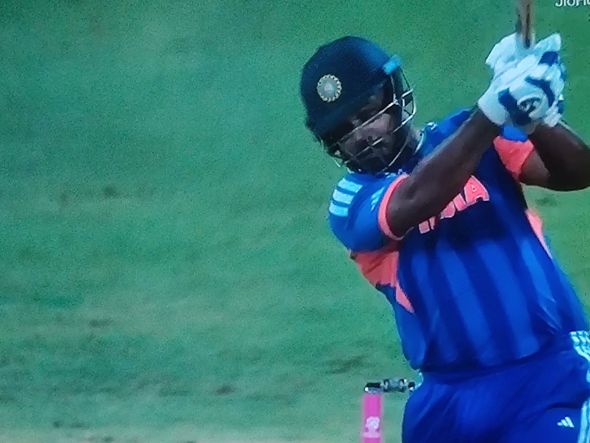 Yb_j64's tweet photo. Great inning my partner 
#INDvsENG https://t.co/z2VaOVWHF6