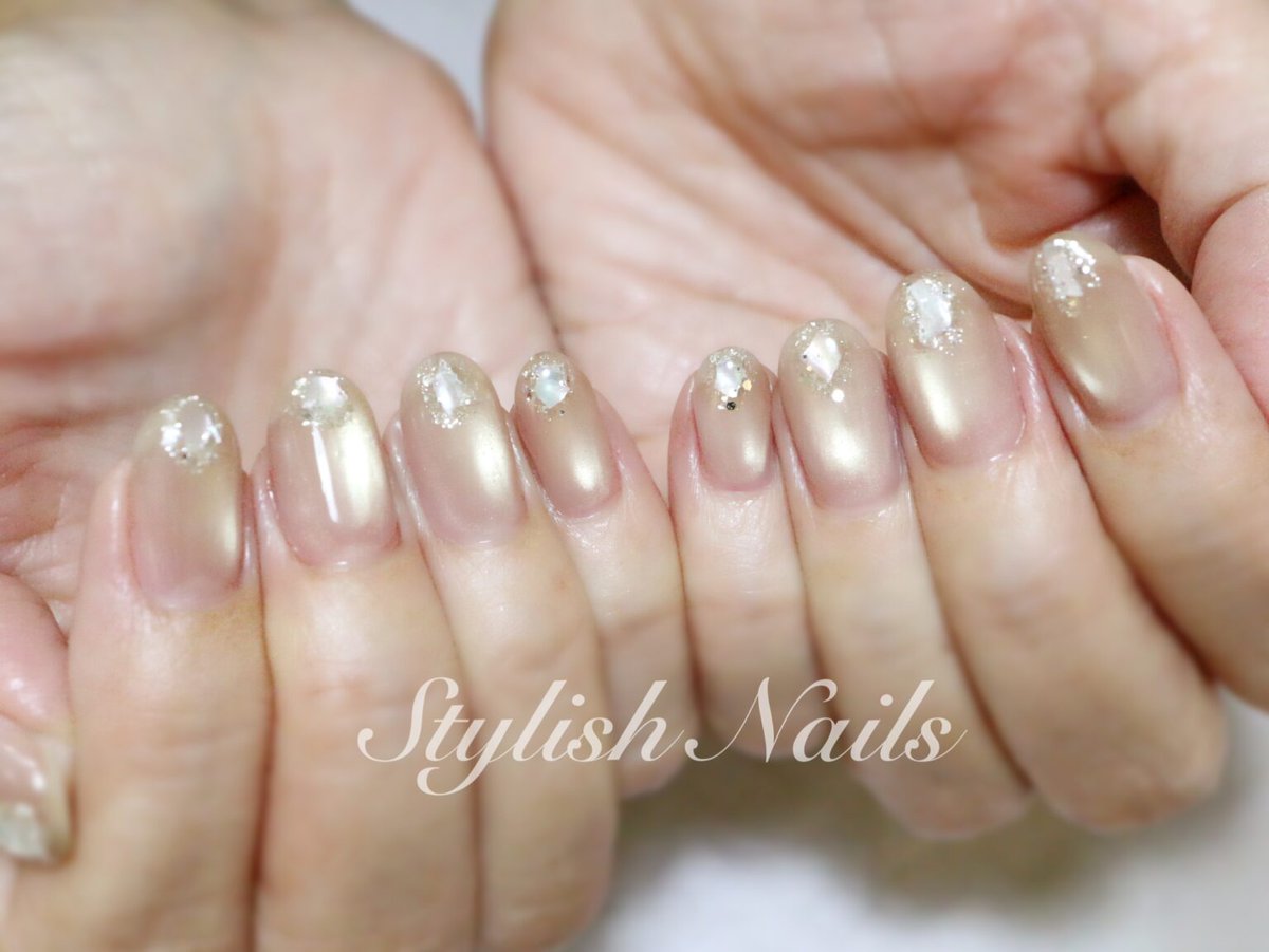 stylishnail's tweet photo. 爪先シェルネイル

爪の先にシェルを埋め込んだデザイン♪

ベージュマグ https://t.co/3bcjrMqXzL