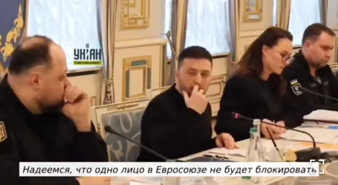 🇺🇦 🇭🇺 LE KHAZAR DE KIEV EST COMPLÈTEMENT CINGLÉ !
Zelensky menace le Premier ministre hongrois d'utiliser la force militaire s'il persiste à bloquer le versement de l'aide européenne aux forces armées ukrainiennes.
« Nous espérons qu'une seule personne au sein de l'Union