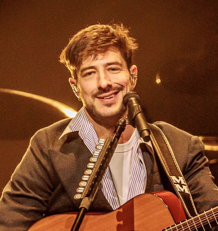 archivemumford's tweet image. you're a world away but you're still the same