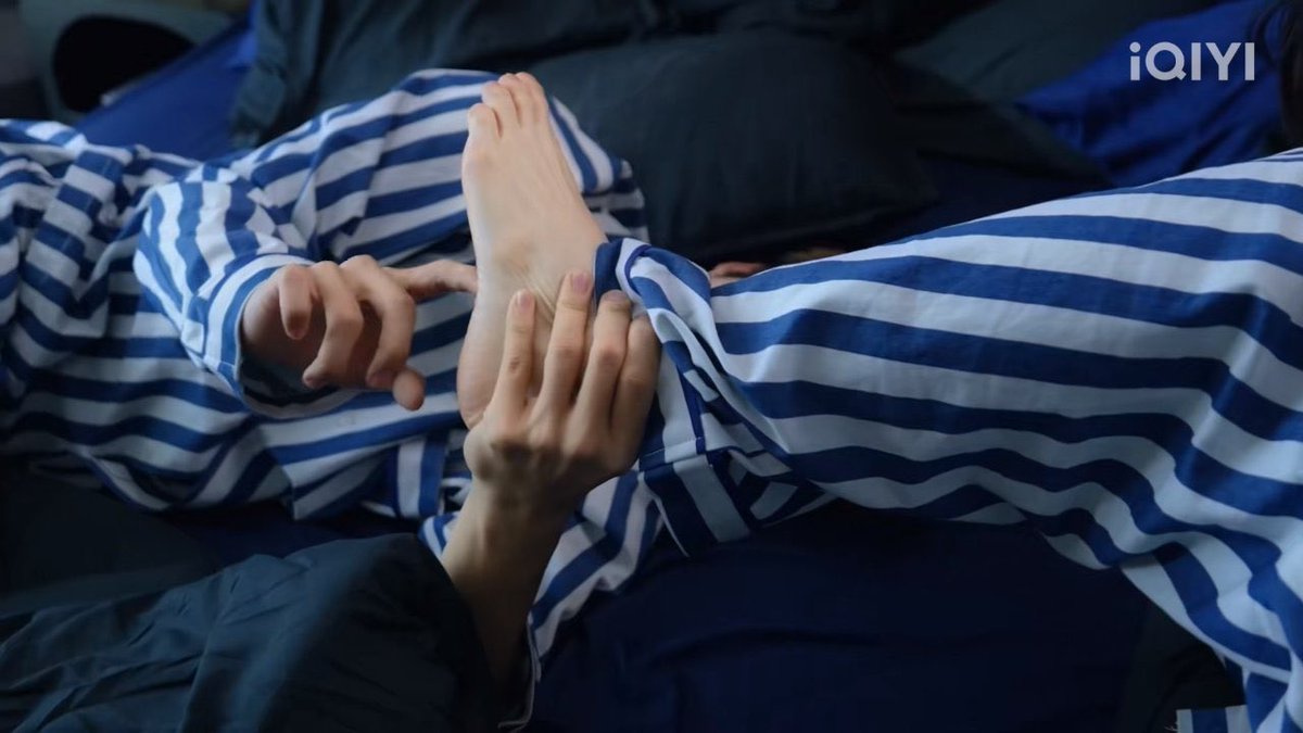 Size diff มันโหดไปปะ นี่ขนาดมือกับเท้าเล็ก ๆ ของเธออะ เคมีดี ๆ ที่ไม่เคยเรียน แต่ตี๋ตี๋ป๋อสอนให้ได้รู้ ㅠㅠ
