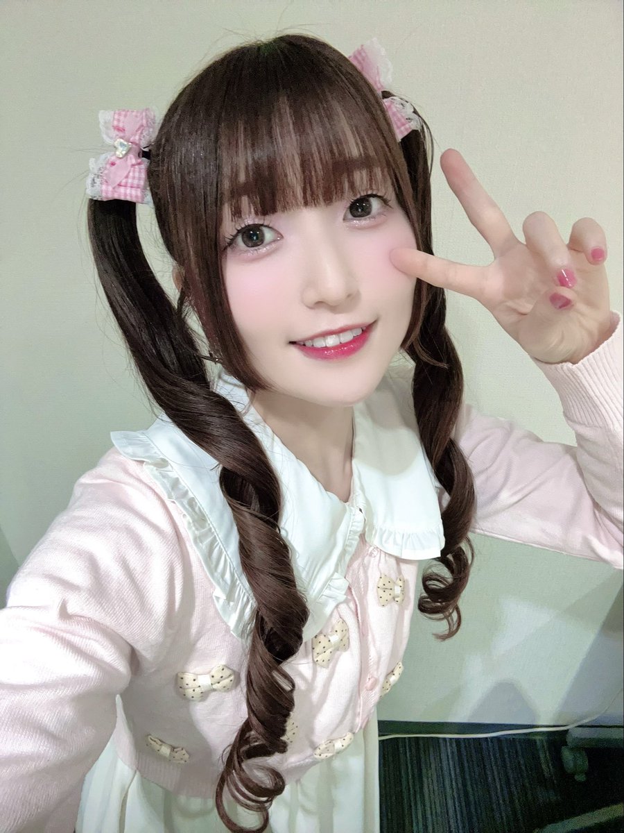 yuri_usui0515's tweet image. 『たかはし智秋のLADYLUCK♡CLUB』
ご視聴ありがとうございました💄✨

智秋さんとお話しするのが楽しくて時間があっという間に過ぎてしまいました！！
莉波ちゃんのためにお寿司グッズもプレゼントしてくださり本当にありがとうございます🍣💖

またご一緒できるよう頑張ります✨
#chiaking_LLC #LLC