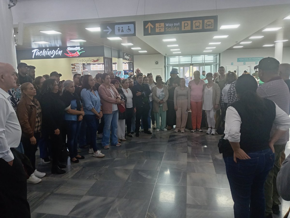 Despedí hoy en San Pedro Sula al último grupo de médicos cubanos de la misión de especialistas en Honduras. Misión cumplida. Medio millón de consultas y 10 mil cirugías y el amor y el cariño de sus pacientes y compañeros de trabajo.