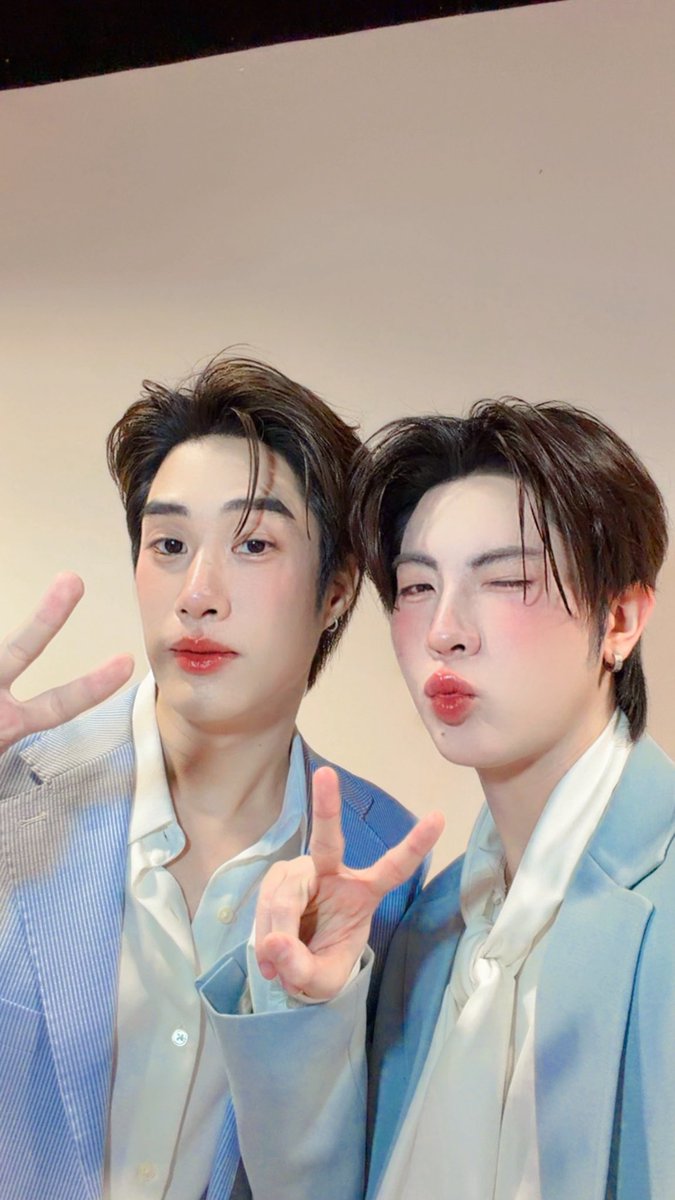 ขอบคุณ <a href="/BeniceThailand/">BeNice Thailand</a> มากๆเลยที่ชวนผมกับพี่เติ้ลมาร่วมทำกิจกรรมกับพี่ๆติดฝนในวันนี้นะคับ หวังว่าวันนี้ทุกคนจะมีความสุขนะคับบ กลับบ้านกันดีๆแล้วก้อย่าลืมหาไรกินกันด้วยน้าา

TFO BENICE CHERIJETAIME
#BeNicexTleFirstone